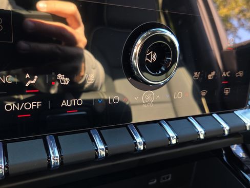 New 2026 GMC Yukon Elevation w/ Elevation Premium Package image 20