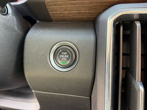 Used 2025 GMC Acadia Denali w/ Super Cruise Package FWD image 9