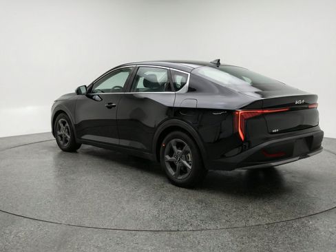 Used 2025 Kia K4 FWD image 6