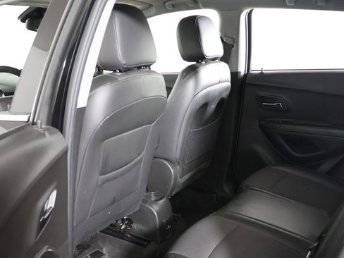 Used 2020 Chevrolet Trax LT w/ LT Convenience Package image 23