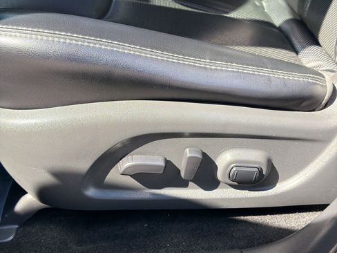 Used 2017 Nissan Pathfinder Platinum w/ Family Entertainment Package image 14