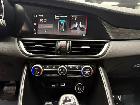 Used 2020 Alfa Romeo Giulia RWD image 24