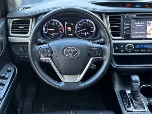 Used 2019 Toyota Highlander SE image 13