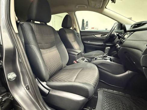 Used 2018 Nissan Rogue SV image 15