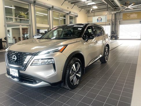 Used 2022 Nissan Rogue Platinum w/ Head-Up Display Package image 3