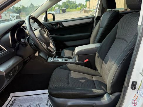 Used 2017 Subaru Outback 2.5i Premium image 19
