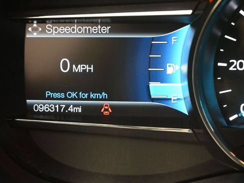 Used 2016 Ford Explorer XLT w/ Equipment Group 202A FWD image 4