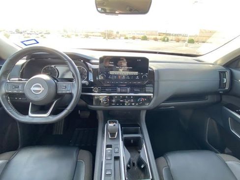 Certified 2024 Nissan Pathfinder SL w/ Black Appearance Package image 9