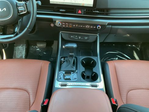 Used 2025 Kia Carnival SX Prestige image 11