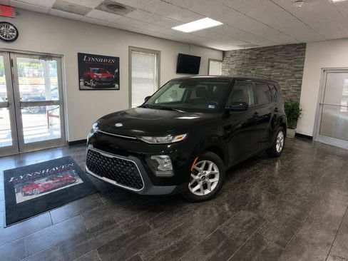Used 2021 Kia Soul S FWD image 3