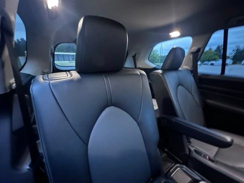 Used 2024 Toyota Grand Highlander AWD image 9