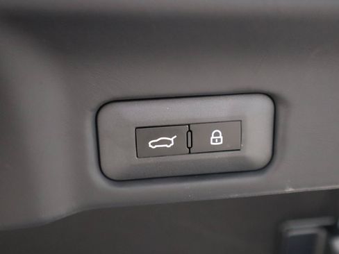 Used 2025 Ferrari 12Cilindri RWD image 16