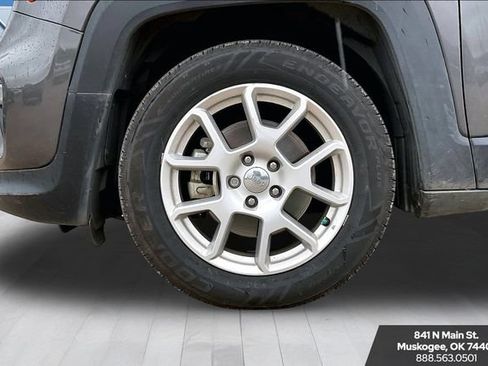 Used 2020 Jeep Renegade Latitude FWD image 32