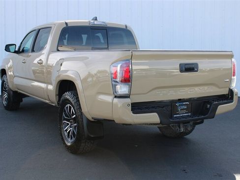 Used 2020 Toyota Tacoma TRD Sport w/ Technology Package AWD/4WD image 3