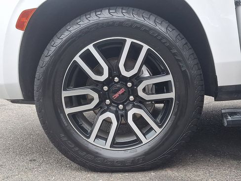 Used 2022 GMC Yukon AT4 image 25
