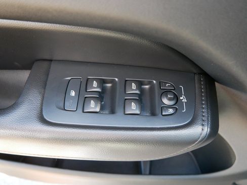 Used 2023 Volvo XC60 B5 Core w/ Climate Package AWD/4WD image 16