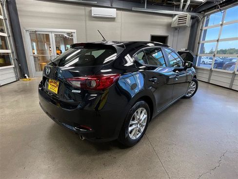 Used 2018 MAZDA MAZDA3 Sport FWD image 5