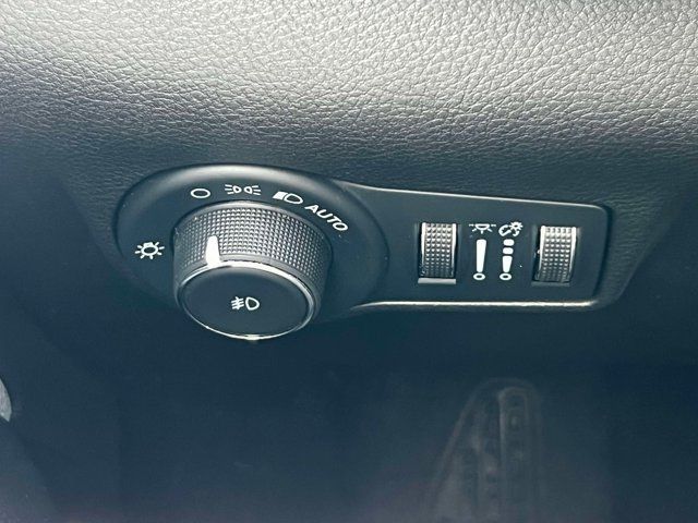 Used 2023 Jeep Compass Latitude AWD/4WD image 19