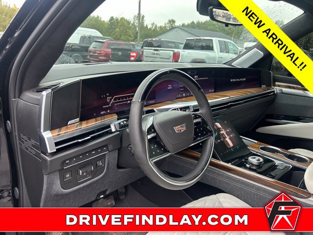 Used 2026 Cadillac Escalade Platinum Sport w/ LPO, Floor Liner Package AWD/4WD image 13
