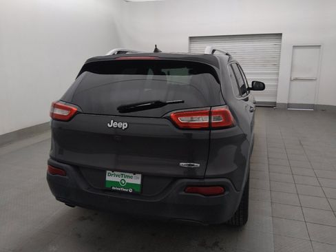 Used 2017 Jeep Cherokee Latitude image 7