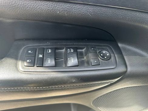 Used 2018 Jeep Grand Cherokee Altitude AWD/4WD image 10