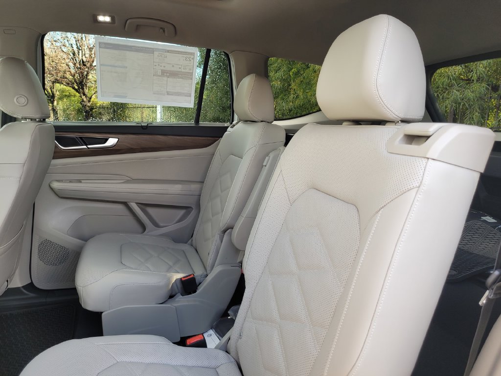 New 2026 Volkswagen Atlas SE FWD image 14