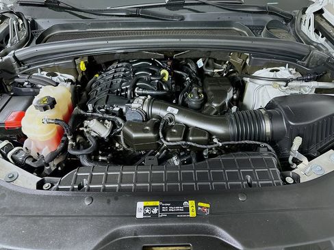 Used 2023 Jeep Grand Cherokee L Limited AWD/4WD image 9