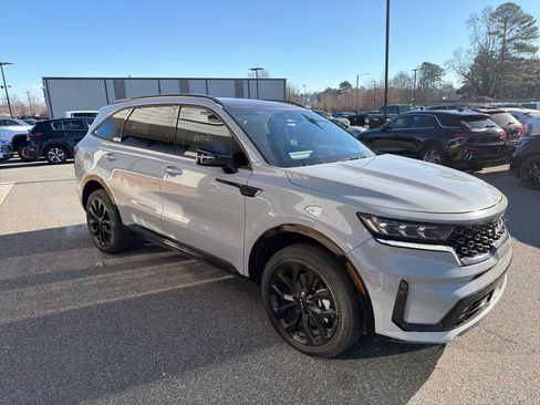 Used 2023 Kia Sorento SX image 9