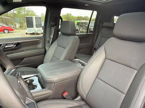 New 2026 Chevrolet Suburban Z71 w/ Comfort Package AWD/4WD image 15
