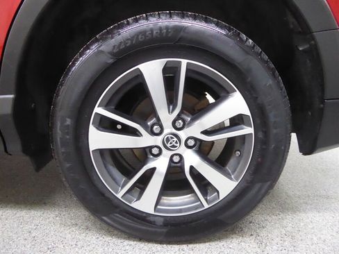 Used 2016 Toyota RAV4 XLE AWD/4WD image 32