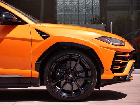 Used 2021 Lamborghini Urus AWD/4WD image 9