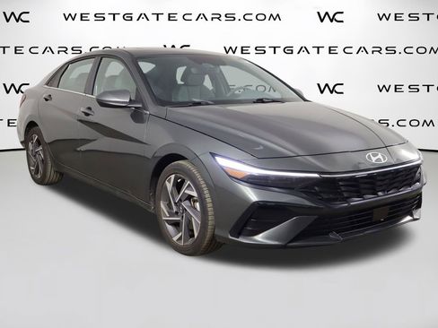 Used 2025 Hyundai Elantra SEL FWD image 44
