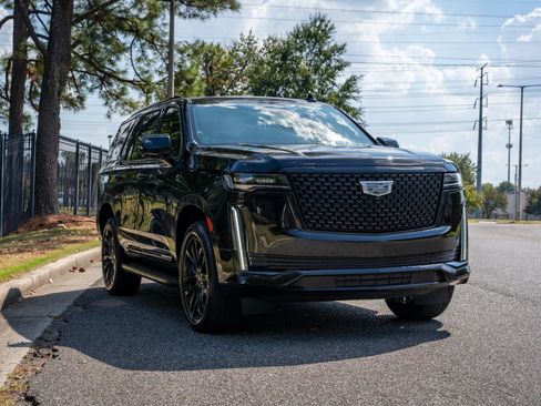 Used 2021 Cadillac Escalade Premium Luxury AWD/4WD image 3