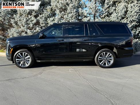 Used 2025 Cadillac Escalade ESV Sport image 4