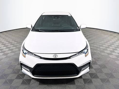 Used 2020 Toyota Corolla SE FWD image 2