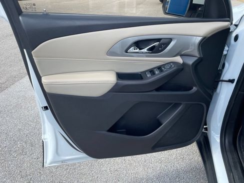 Used 2022 Chevrolet Traverse LT FWD image 15