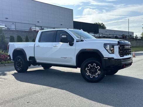 Used 2025 GMC Sierra 2500 AT4X AWD/4WD image 2