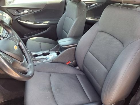 Used 2017 Chevrolet Malibu LT FWD image 3