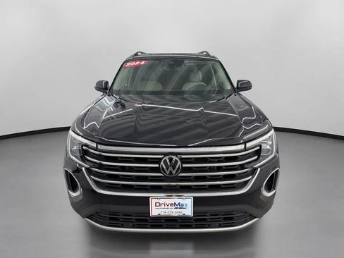 Used 2024 Volkswagen Atlas SE AWD/4WD image 2