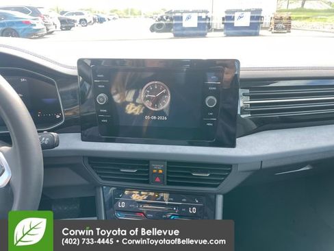 Used 2025 Volkswagen Jetta SE FWD image 11