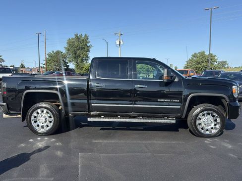 Used 2017 GMC Sierra 2500 Denali AWD/4WD image 6