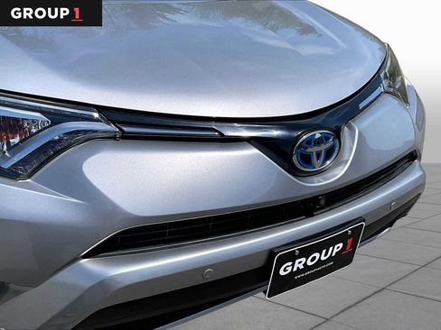 Used 2017 Toyota RAV4 Limited w/ Advanced Technology Package AWD/4WD image 32