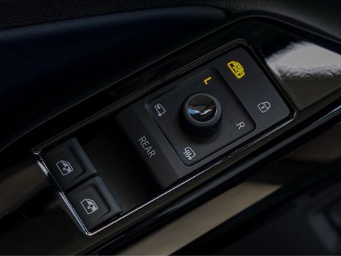 New 2025 Volkswagen ID.4 Pro S Plus image 16