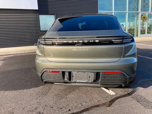 Used 2025 Porsche Macan 4S Electric AWD/4WD image 17