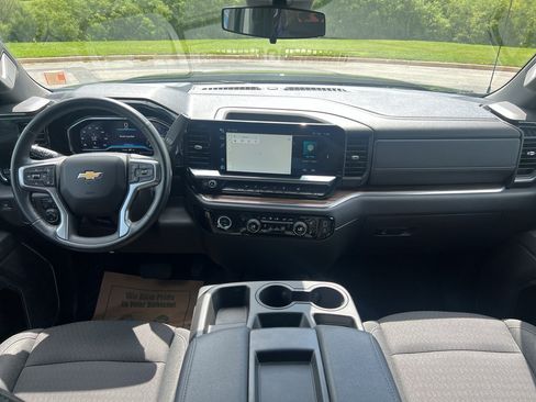 Used 2024 Chevrolet Silverado 1500 LT AWD/4WD image 19