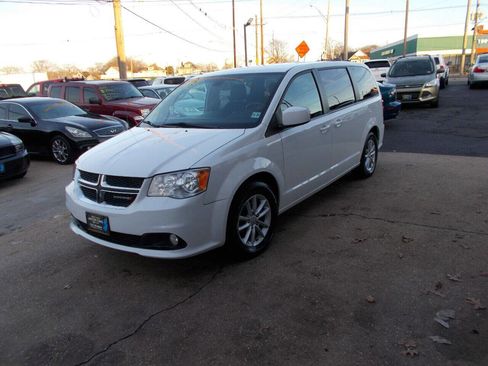 Used 2019 Dodge Grand Caravan SE FWD image 6