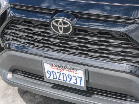 Used 2022 Toyota RAV4 XLE Premium FWD image 7