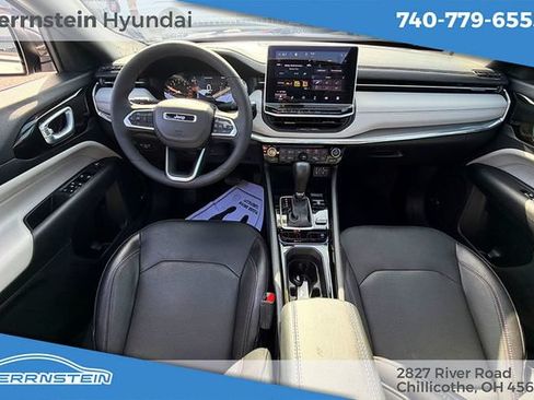 Used 2023 Jeep Compass Limited w/ Sun and Sound Group AWD/4WD image 10
