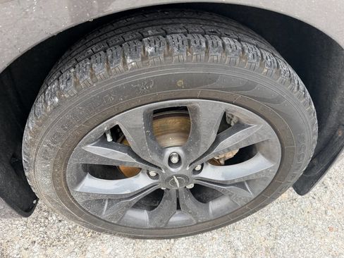 Used 2018 Chrysler Pacifica Limited w/ Advanced Safetytec Group FWD image 10
