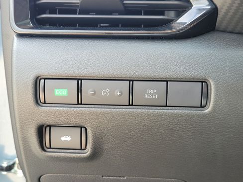 Used 2024 Nissan Sentra SV w/ SV Premium Package FWD image 25